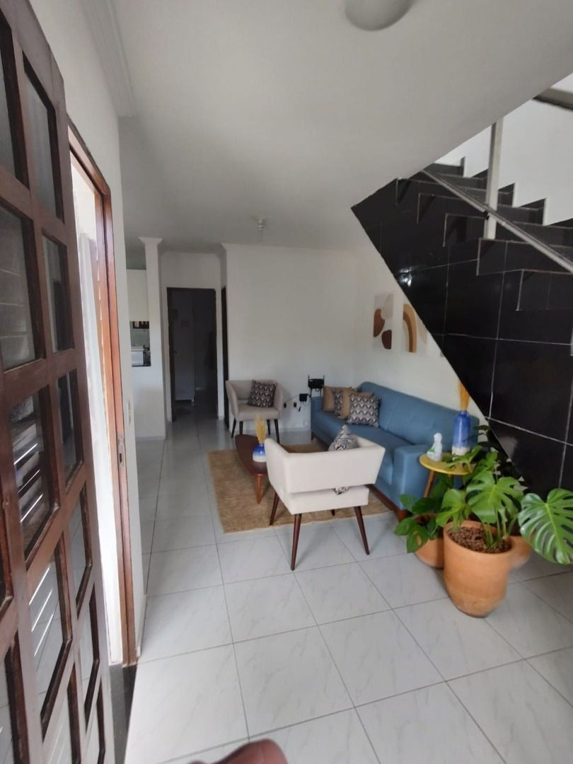 Casa com 04 dormitórios à venda, 200m² por R$ 400.000 - Colibr...