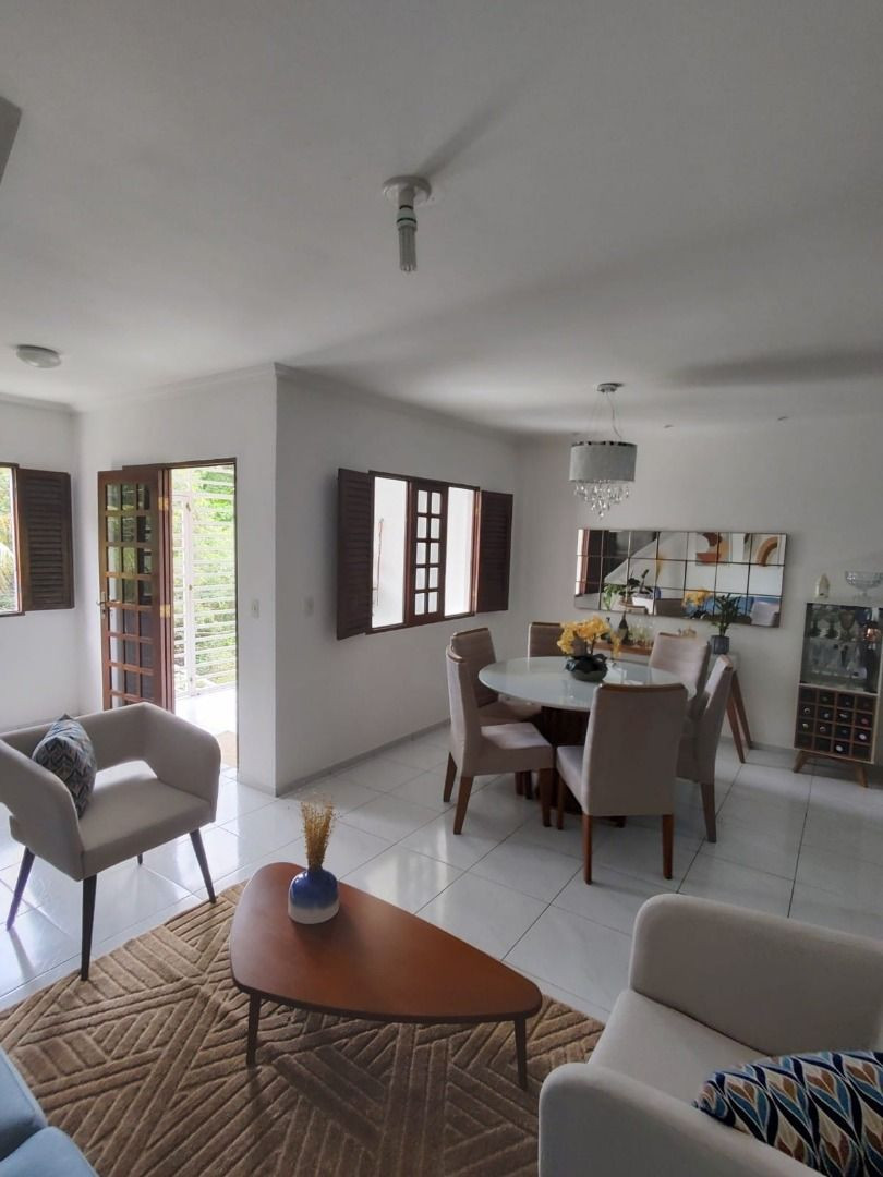 Casa com 04 dormitórios à venda, 200m² por R$ 400.000 - Colibr...