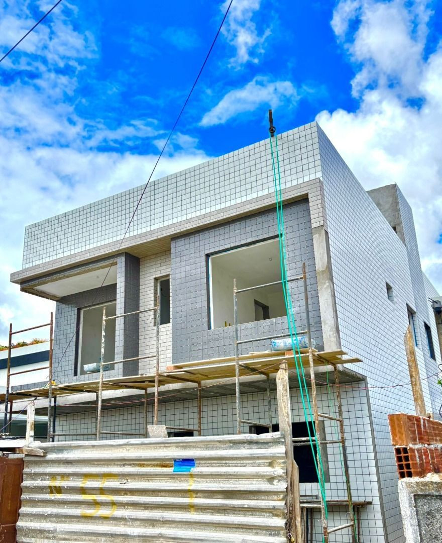 Apartamento com 02 dormitórios à venda por R$ 195.000 - Valent...