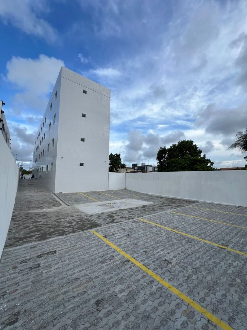 Apartamento com 02 dormitórios à venda por R$ 167.000 - Valent...