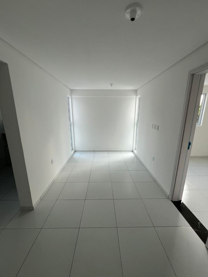 Apartamento com 02 dormitórios à venda por R$ 167.000 - Valent...