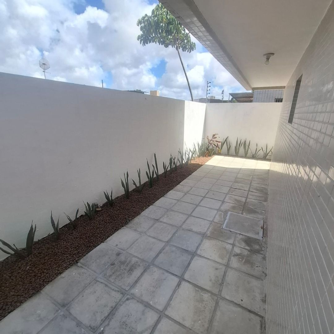Apartamento com 02 dormitórios à venda por R$ 210.000 - Valent...