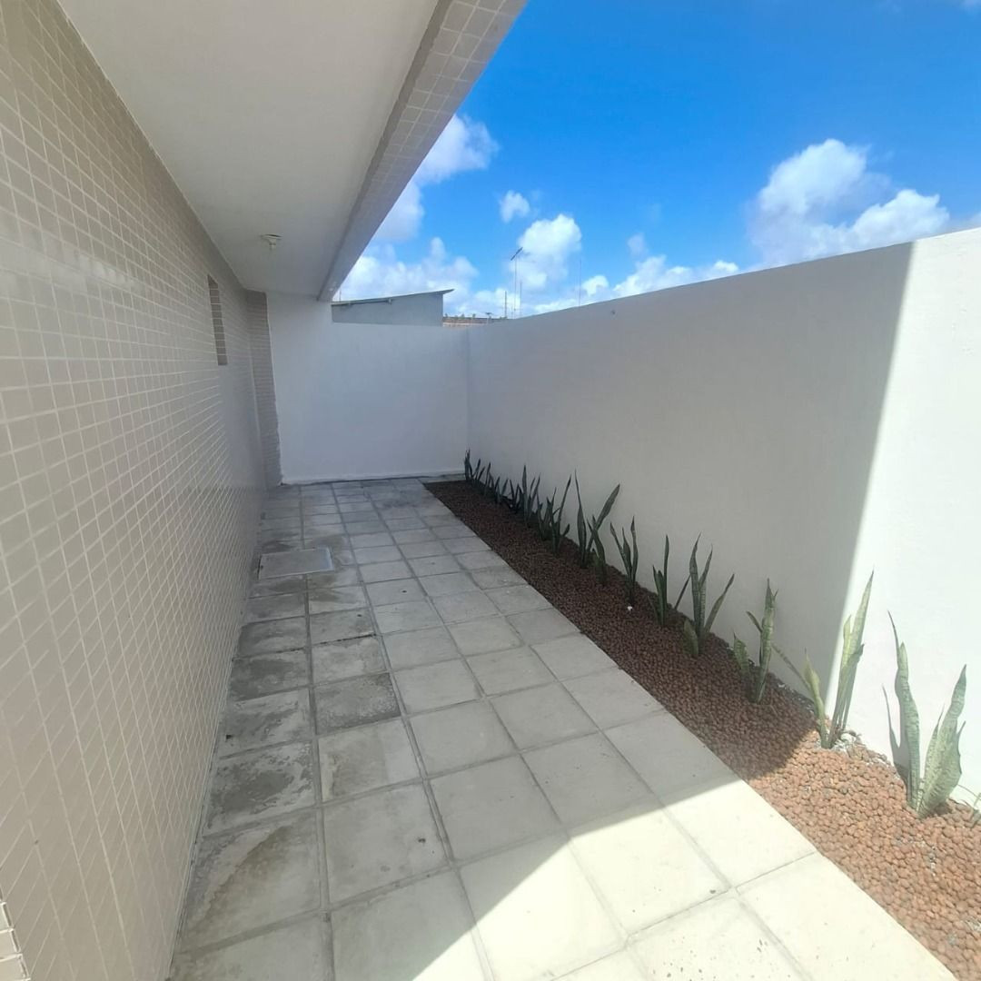 Apartamento com 02 dormitórios à venda por R$ 210.000 - Valent...