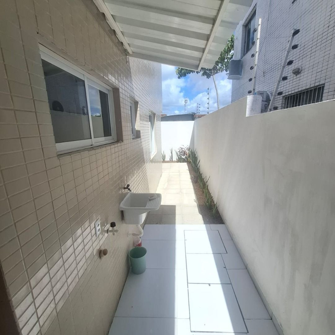 Apartamento com 02 dormitórios à venda por R$ 210.000 - Valent...