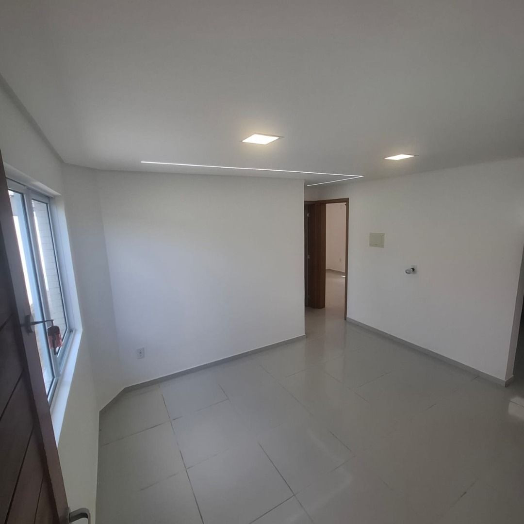 Apartamento com 02 dormitórios à venda por R$ 210.000 - Valent...