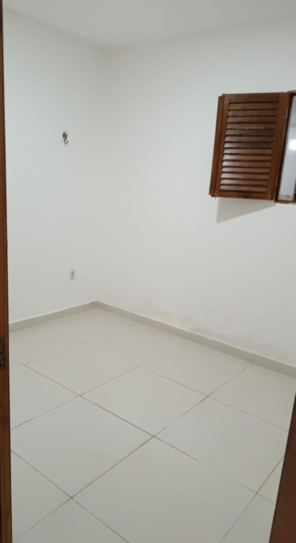Casa com 02 dormitórios à venda, 75m² por R$ 185.000 - Valenti...