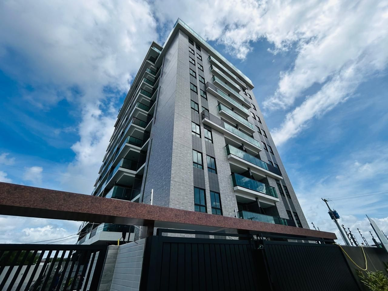 Apartamento com 03 dormitórios à venda por R$ 589.434 - Aerocl...