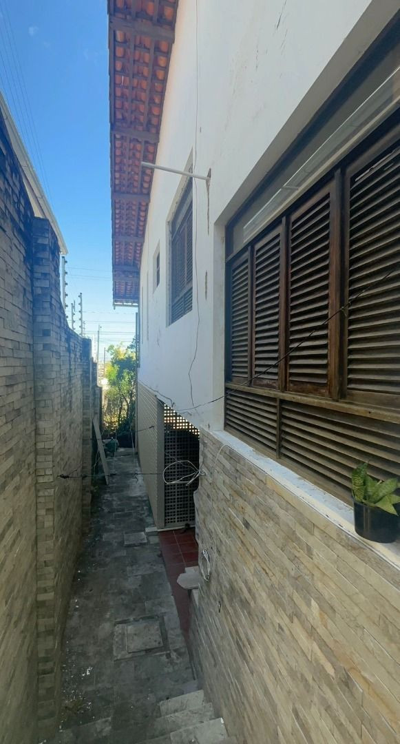 Casa com 05 dormitórios à venda, 620m² por R$ 1.400.000 - Expe...