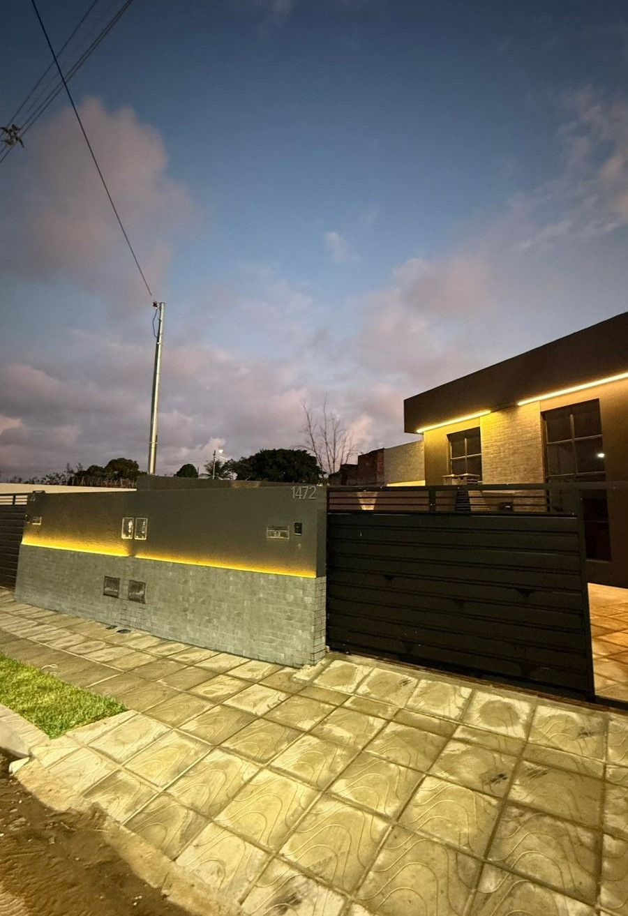 Casa com 03 dormitórios à venda, 99m² por R$ 550.000 - Colibri...