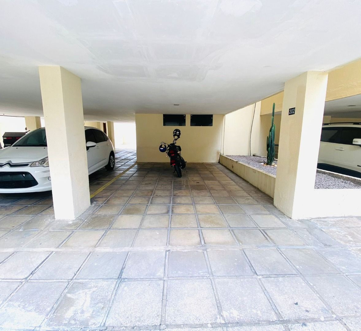 Apartamento com 03 dormitórios à venda por R$ 690.000 - Tambaú...