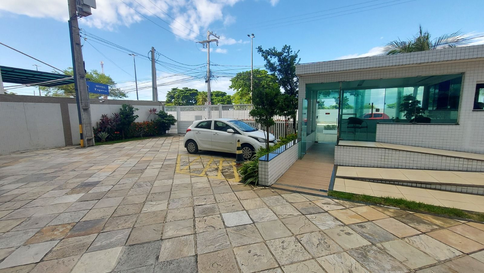 Apartamento com 03 dormitórios à venda por R$ 750.000 - Tambaú...