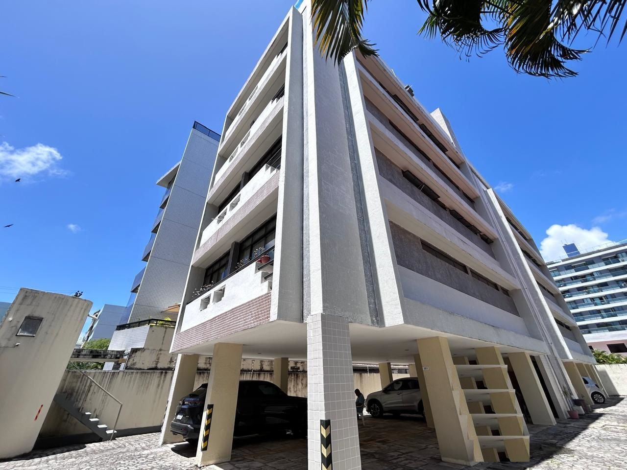 Apartamento com 03 dormitórios à venda por R$ 500.000 - Cabo B...