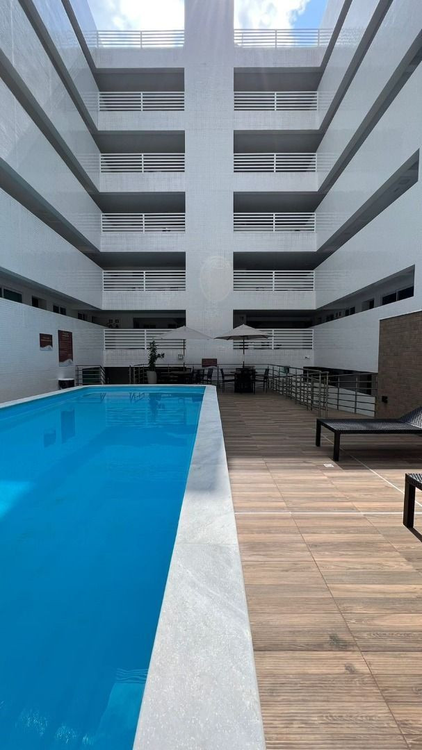 Apartamento com 02 dormitórios à venda por R$ 717.500 - Cabo B...