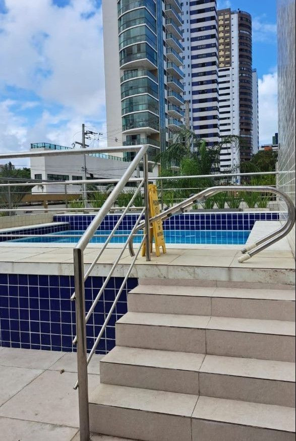 Apartamento com 03 dormitórios à venda por R$ 700.000 - Cabo B...
