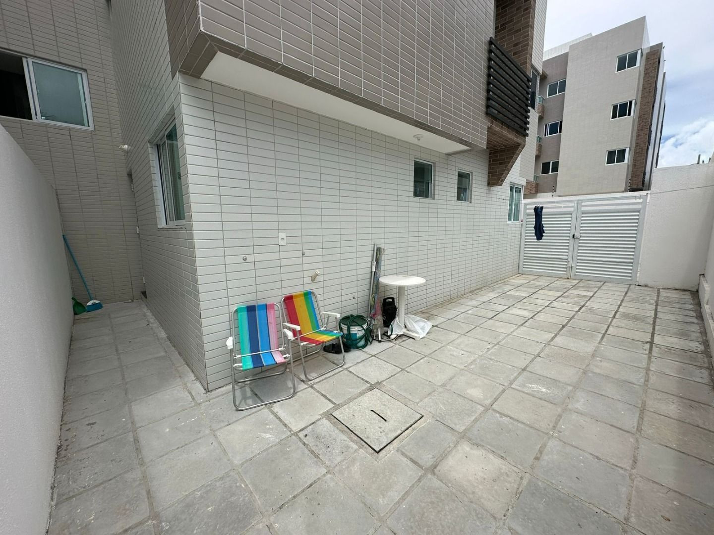 Apartamento com 03 dormitórios à venda por R$ 410.000 - Cd. Un...