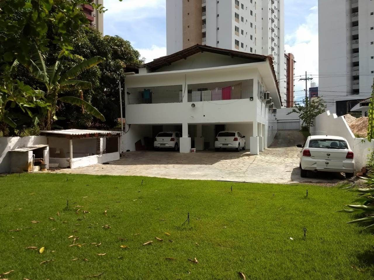 Casa com 05 dormitórios à venda, 500m² por R$ 2.100.000 - Cabo...
