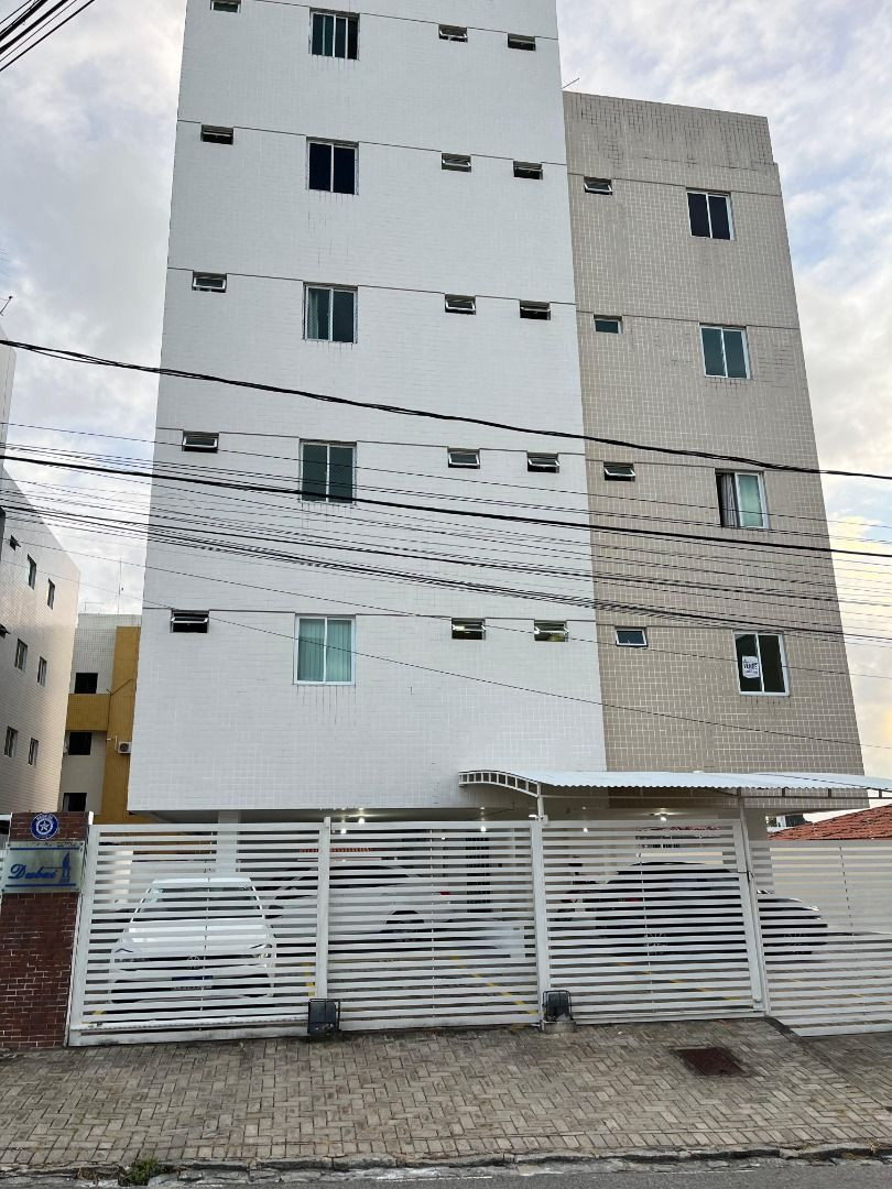 Apartamento com 02 dormitórios à venda por R$ 250.000 - Cd. Un...