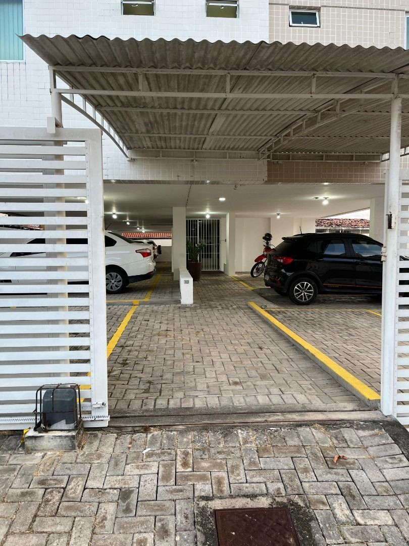 Apartamento com 02 dormitórios à venda por R$ 250.000 - Cd. Un...