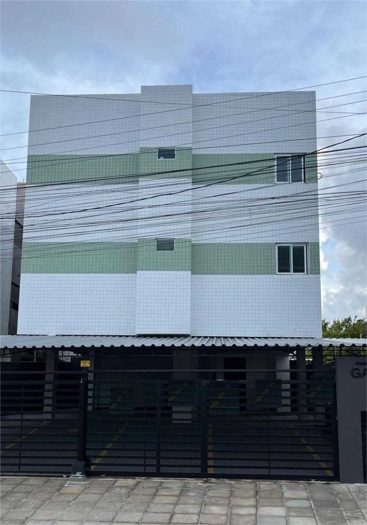 Apartamento com 01/2 dormitórios à venda por R$ 220.000 - Port...