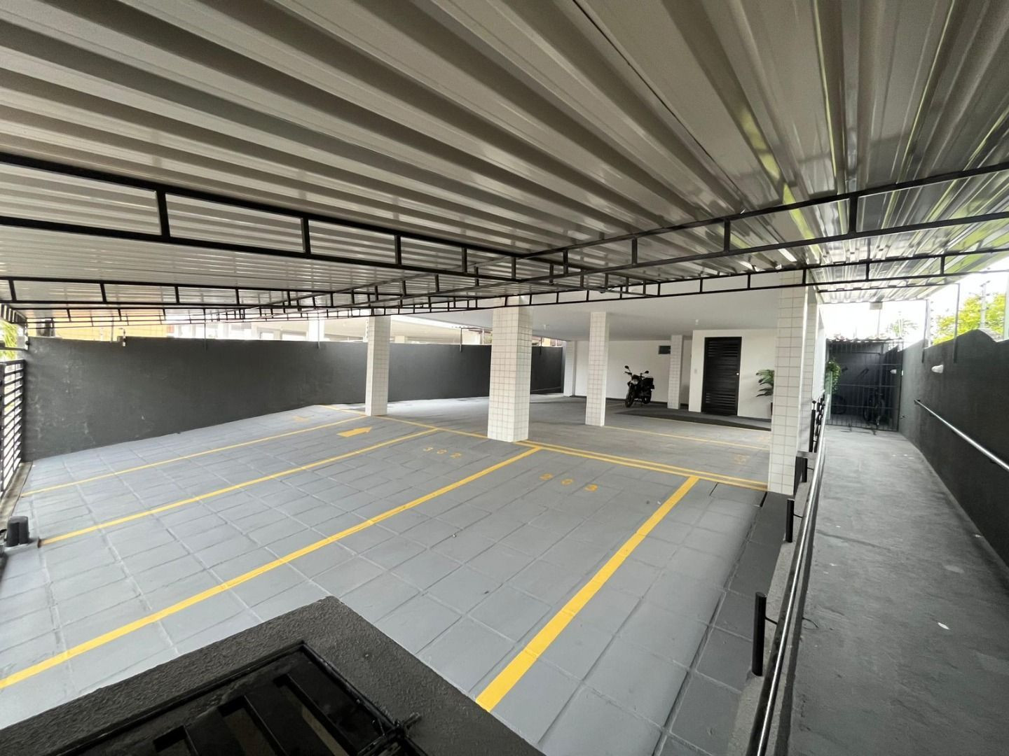 Apartamento com 01/2 dormitórios à venda por R$ 220.000 - Port...