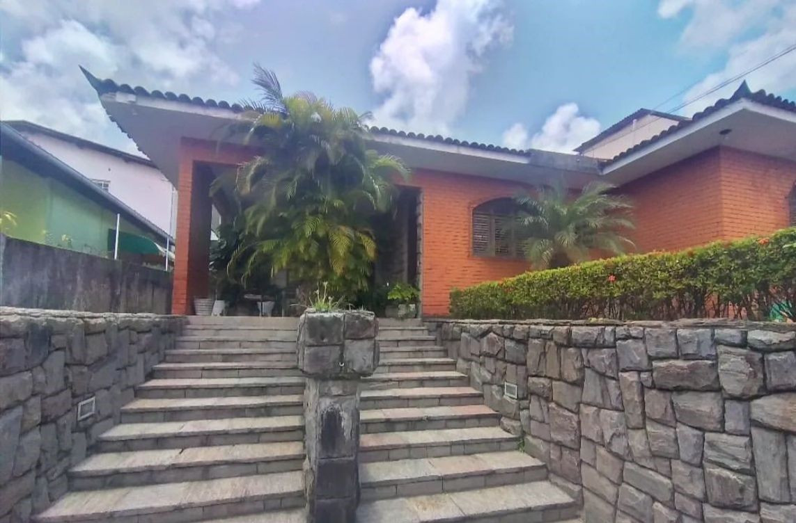 Casa com 04 dormitórios à venda, 248m² por R$ 1.700.000 - Tamb...