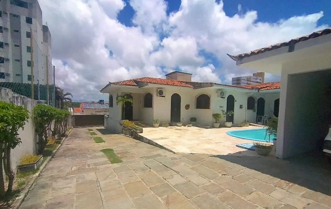 Casa com 04 dormitórios à venda, 248m² por R$ 1.700.000 - Tamb...