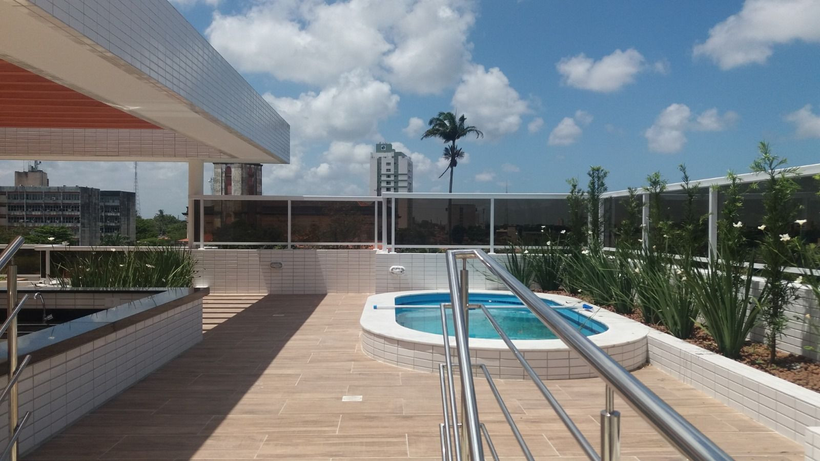 Apartamento com 03 dormitórios à venda por R$ 350.000 - Jaguar...