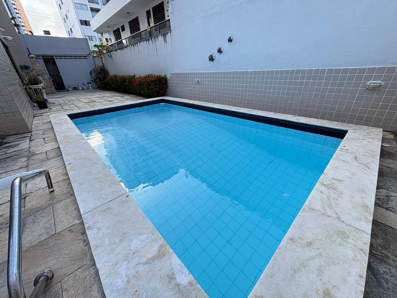 Apartamento com 03 dormitórios à venda por R$ 450.000 - Bessa,...