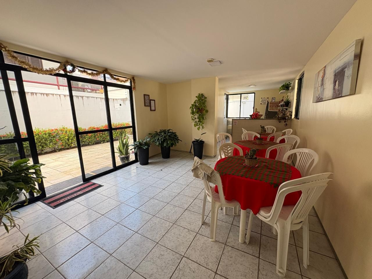 Apartamento com 03 dormitórios à venda por R$ 450.000 - Bessa,...