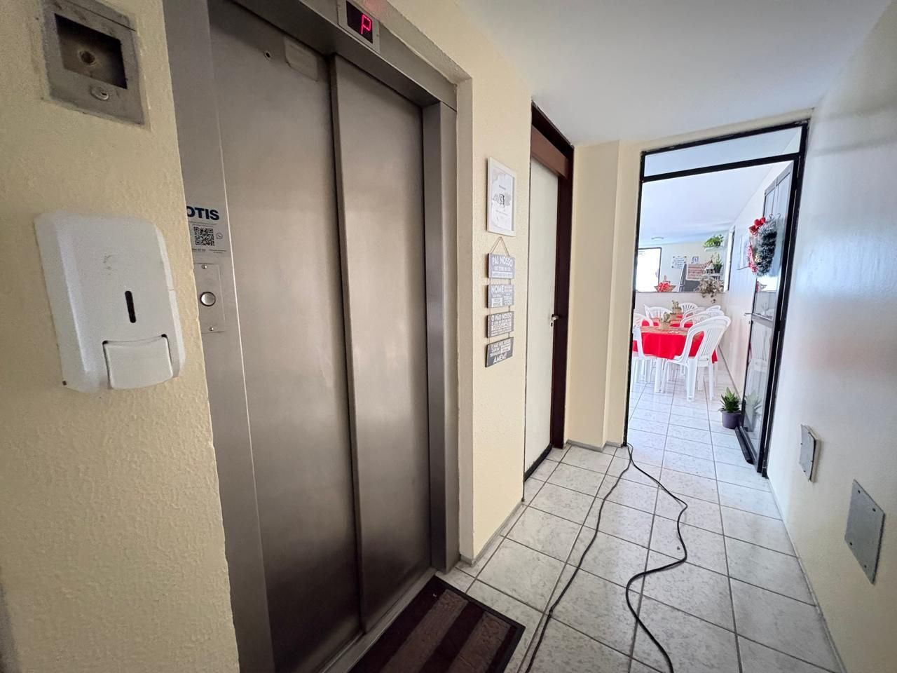 Apartamento com 03 dormitórios à venda por R$ 450.000 - Bessa,...
