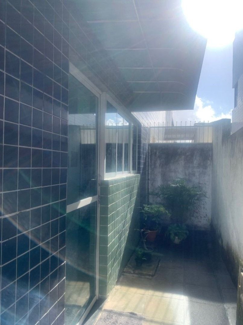 Apartamento com 03 dormitórios à venda por R$ 220.000 - Água F...