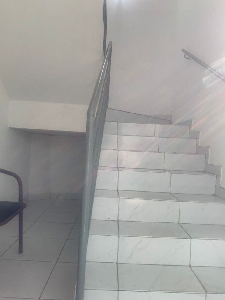 Apartamento com 03 dormitórios à venda por R$ 220.000 - Água F...