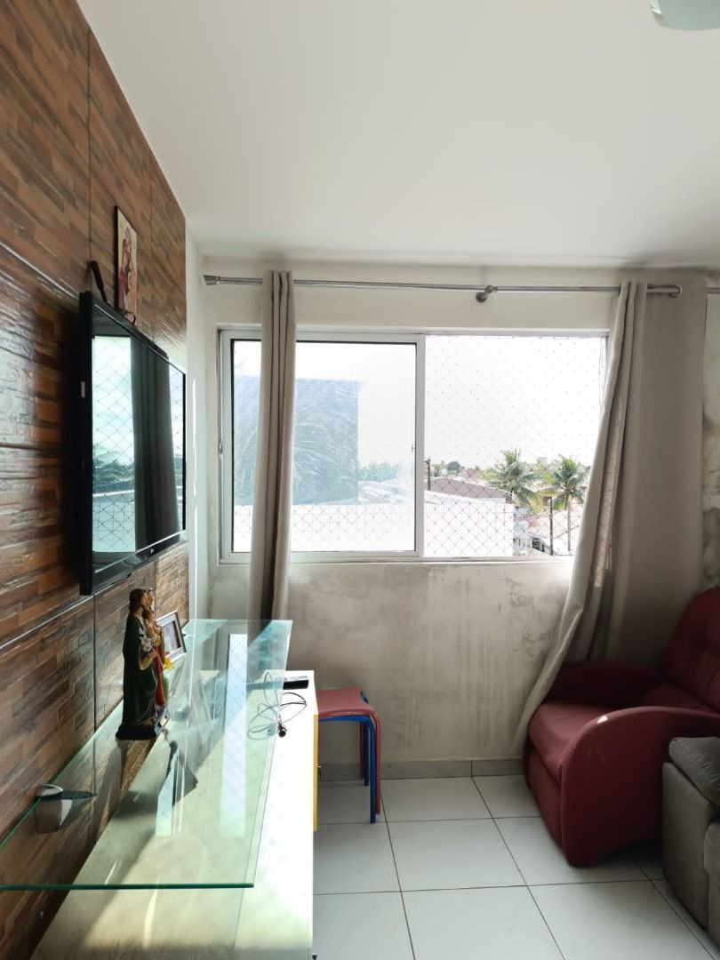 Apartamento com 03 dormitórios à venda por R$ 220.000 - Água F...