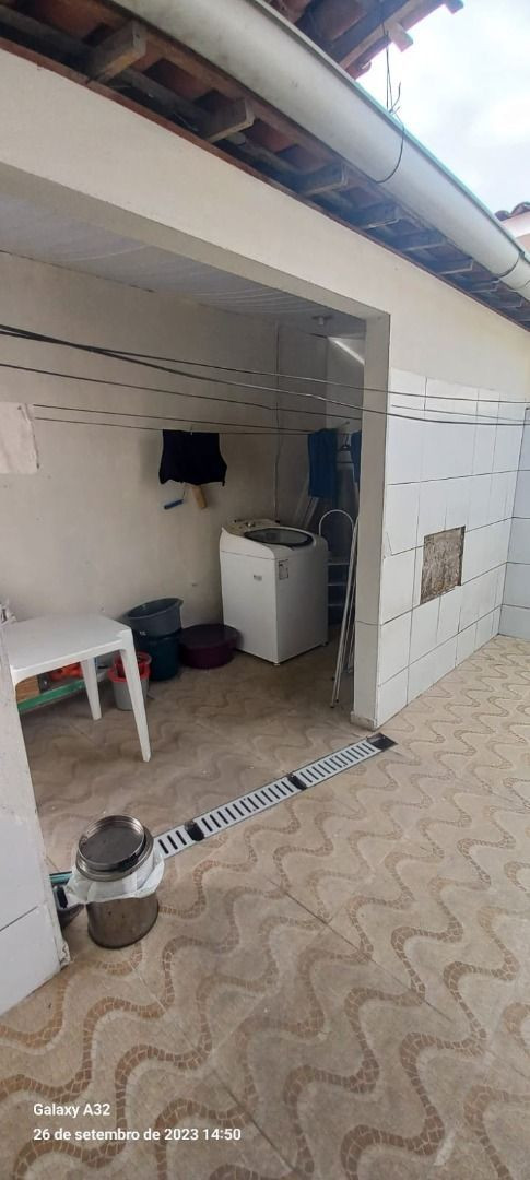 Casa com 03 dormitórios à venda, 150m² por R$ 450.000 - Castel...