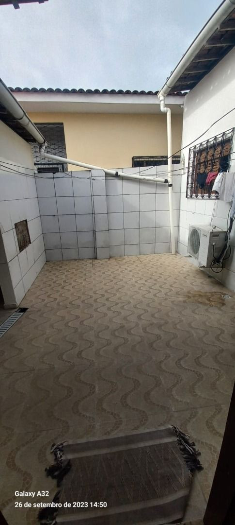 Casa com 03 dormitórios à venda, 150m² por R$ 450.000 - Castel...
