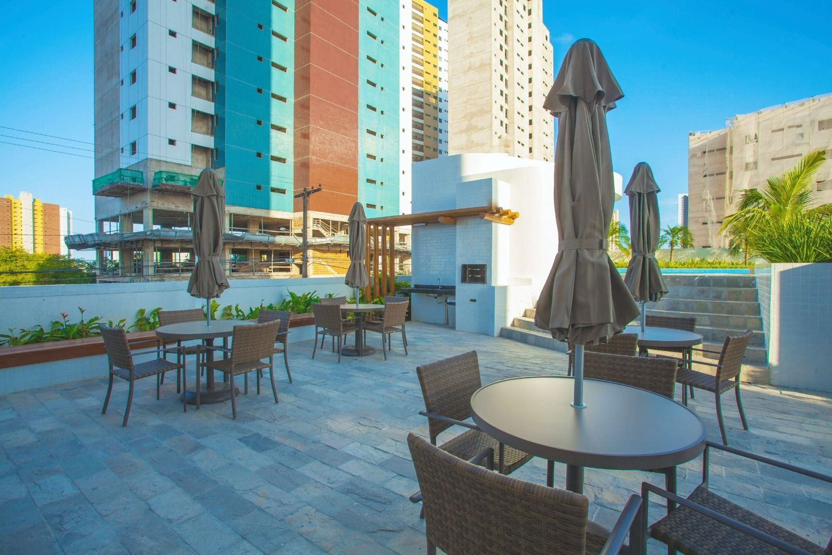 Apartamento com 03 dormitórios à venda por R$ 612.277 - Brisam...