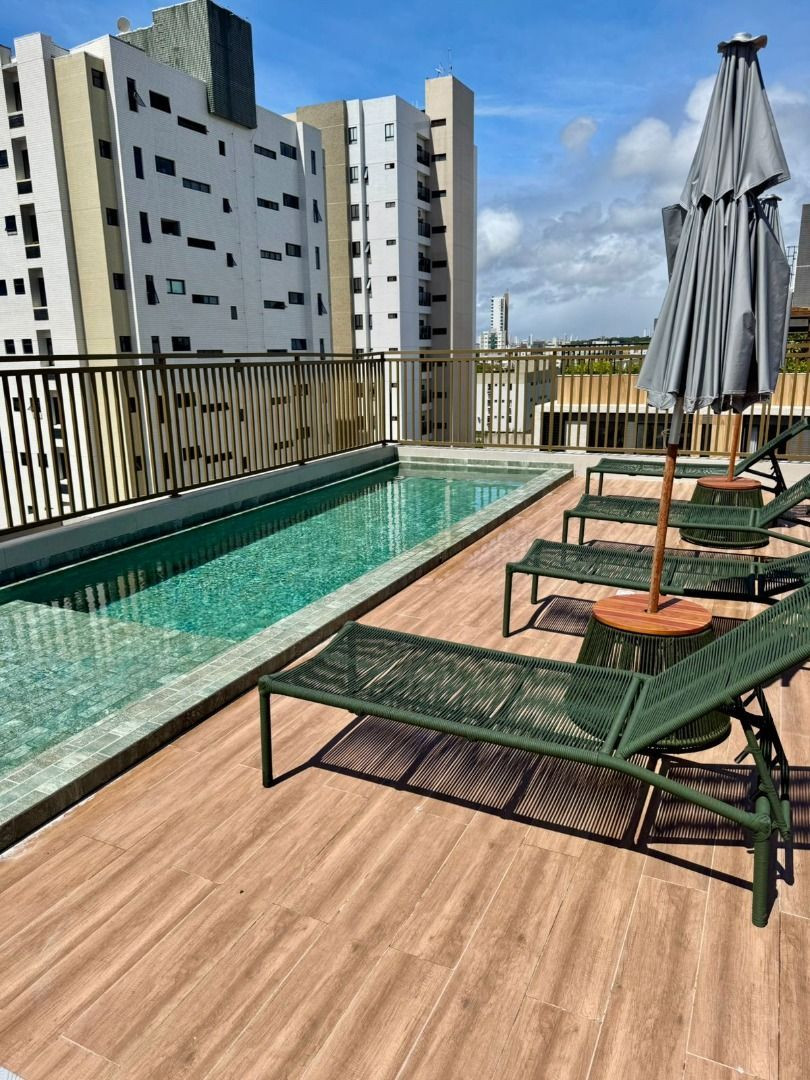 Apartamento com 03 dormitórios à venda por R$ 560.000 - Interm...