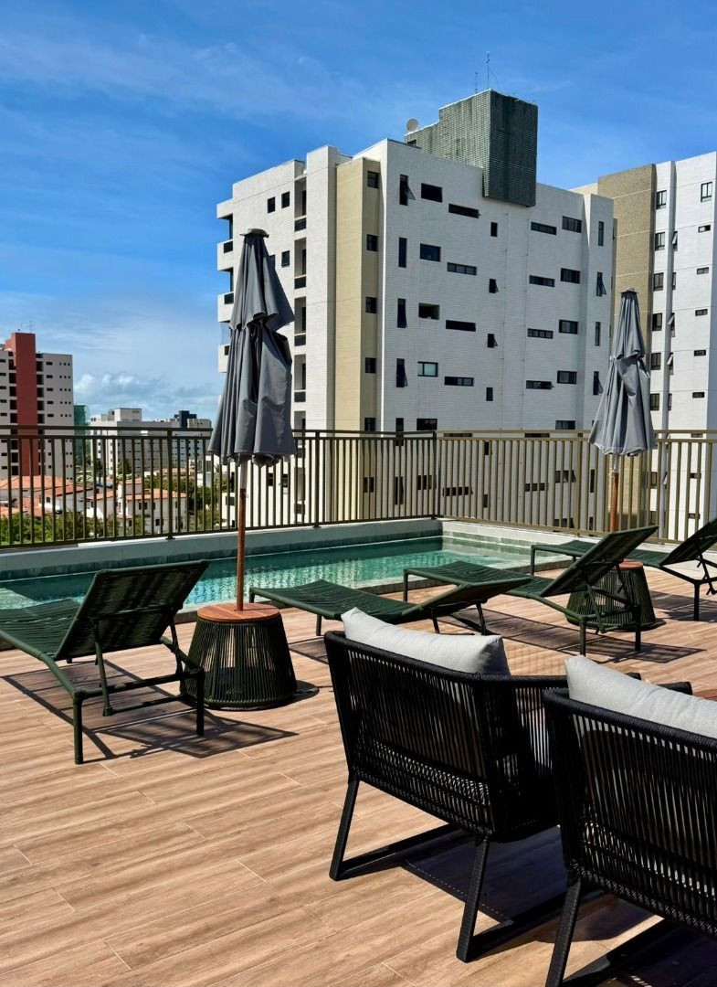 Apartamento com 03 dormitórios à venda por R$ 560.000 - Interm...