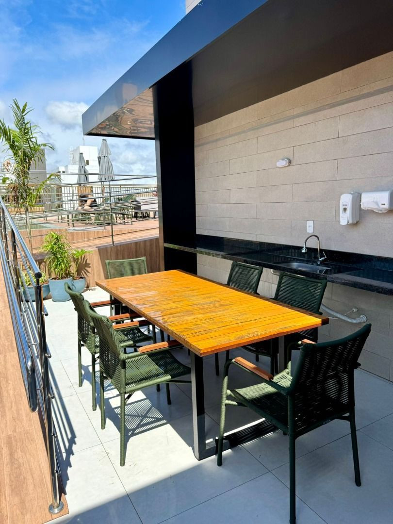 Apartamento com 03 dormitórios à venda por R$ 560.000 - Interm...