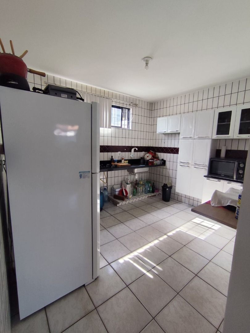 Apartamento com 04 dormitórios à venda por R$ 400.000 - Bessa,...