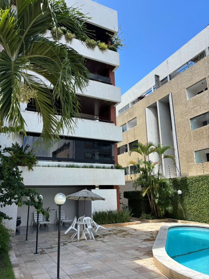 Apartamento com 04 dormitórios à venda por R$ 700.000 - Interm...