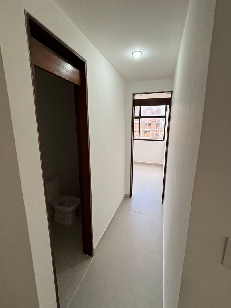 Apartamento com 04 dormitórios à venda por R$ 700.000 - Interm...