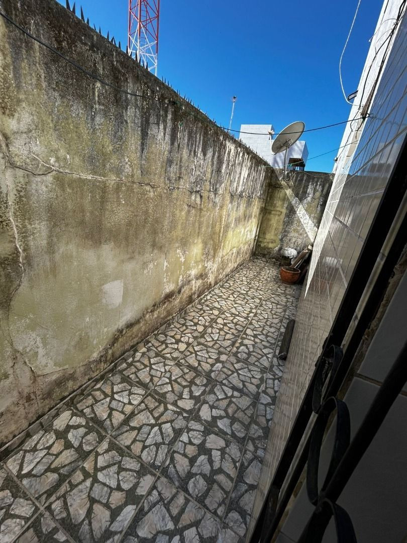 Apartamento com 03 dormitórios à venda por R$ 330.000 - Cd. Un...