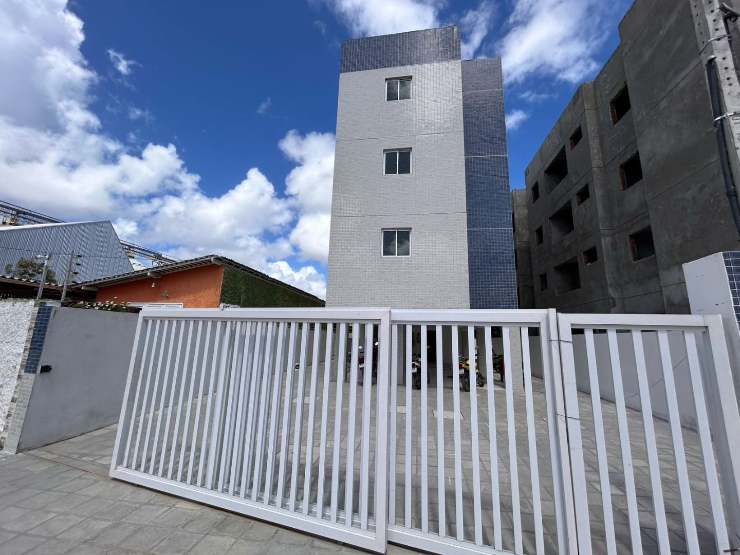 Apartamento com 2 dormitórios à venda, 55 m² por R$ 220.000,00...