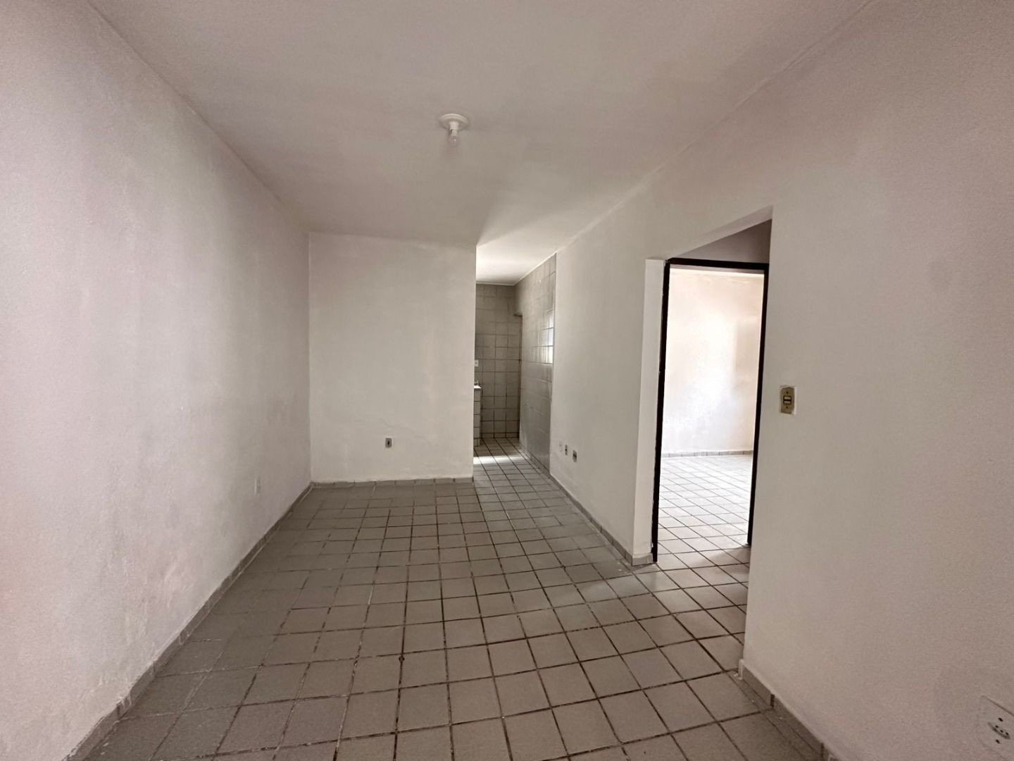 Apartamento com 2 dormitórios à venda, 56 m² por R$ 270.000,00...