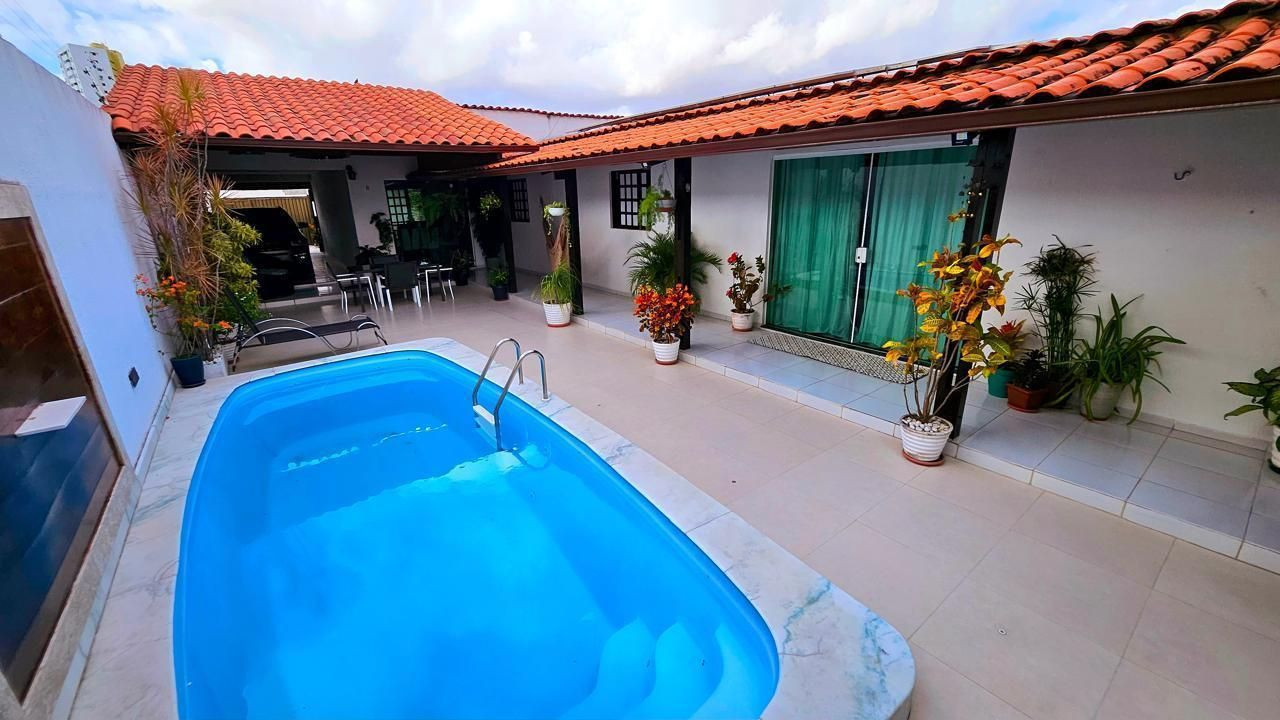 Casa com 3 dormitórios à venda, 260 m² por R$ 1.500.000,00 - A...