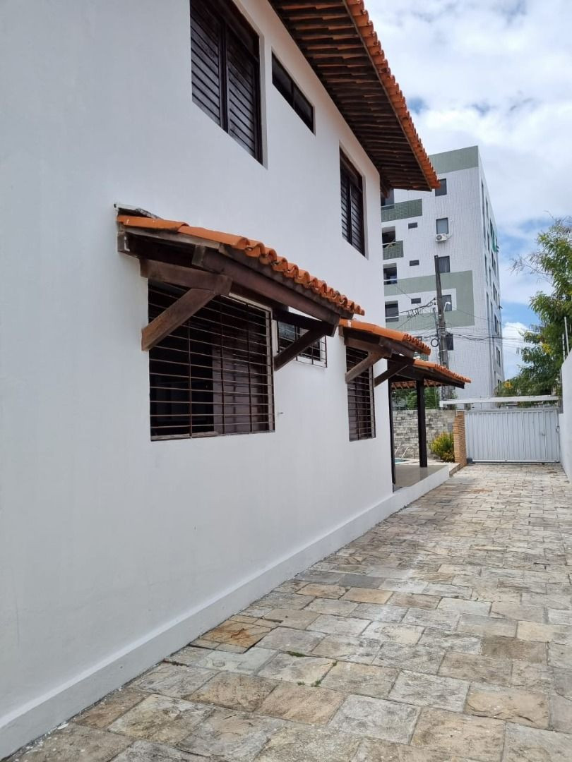 Casa com 4 dormitórios à venda, 240 m² por R$ 2.200.000,00 - B...