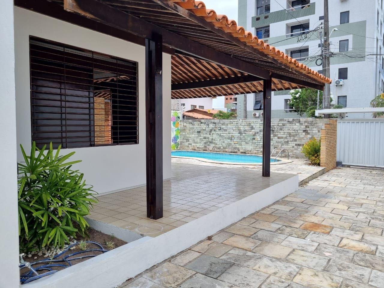 Casa com 4 dormitórios à venda, 240 m² por R$ 2.200.000,00 - B...