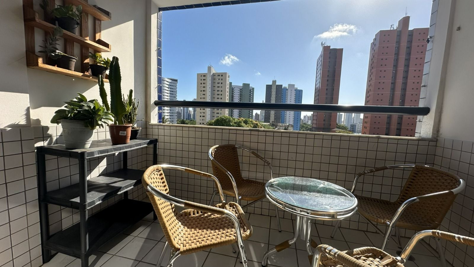 Apartamento a venda em/ Miramar