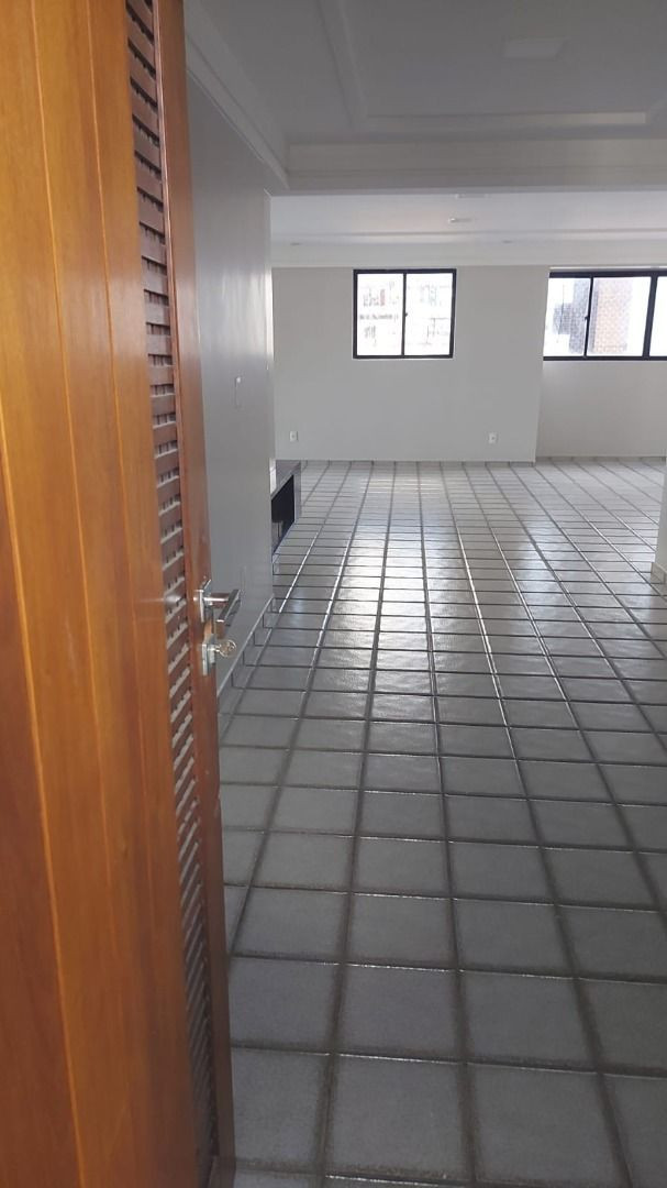 Cobertura com 4 dormitórios à venda, 447 m² por R$ 1.450.000,0...
